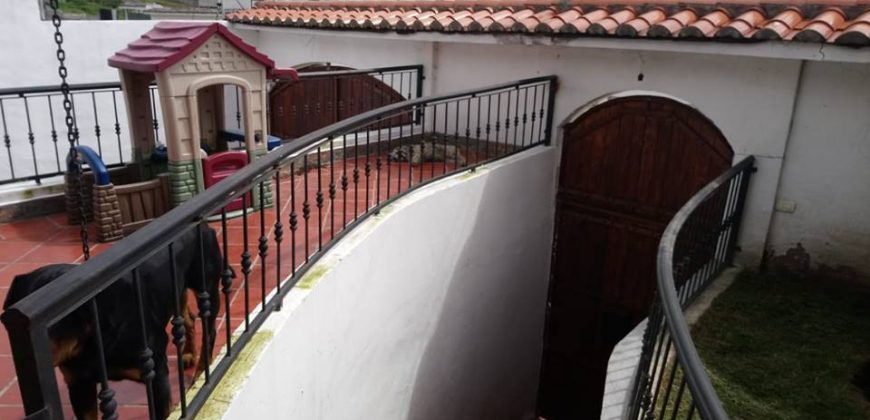 Casa DE VENTA con Acabados de Lujo – Sangolqui