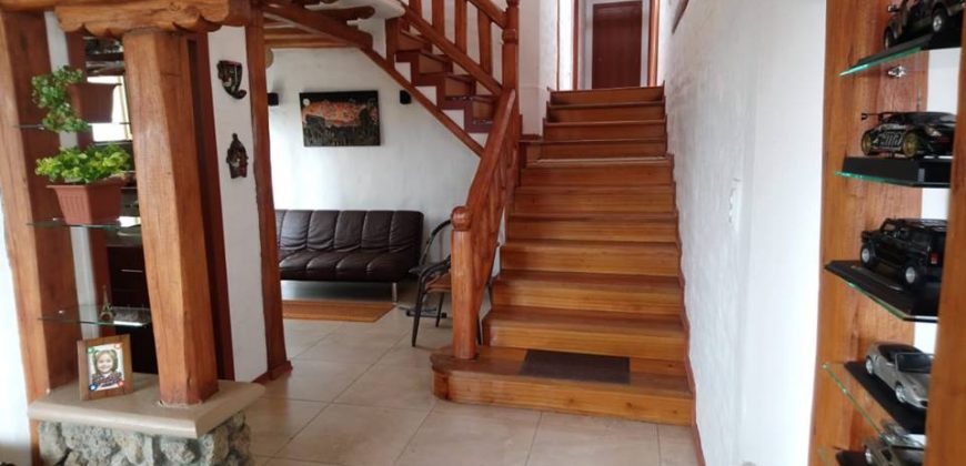 Casa DE VENTA con Acabados de Lujo – Sangolqui