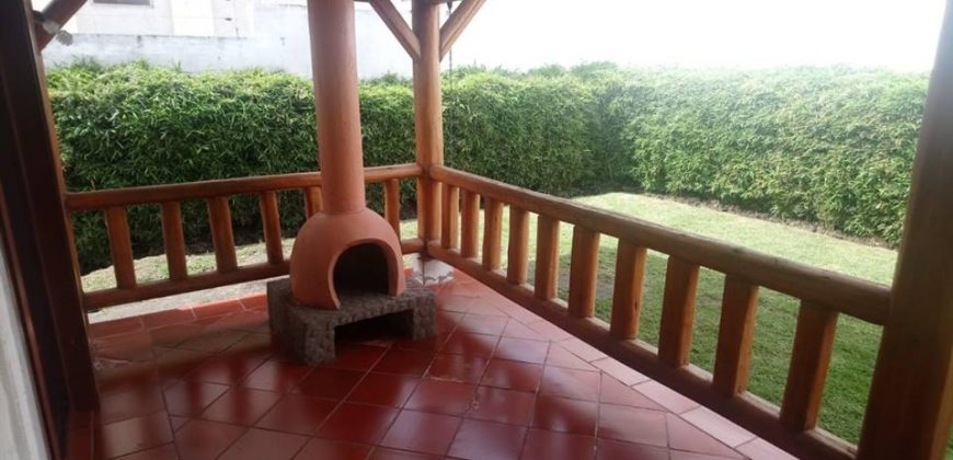 Casa DE VENTA con Acabados de Lujo – Sangolqui