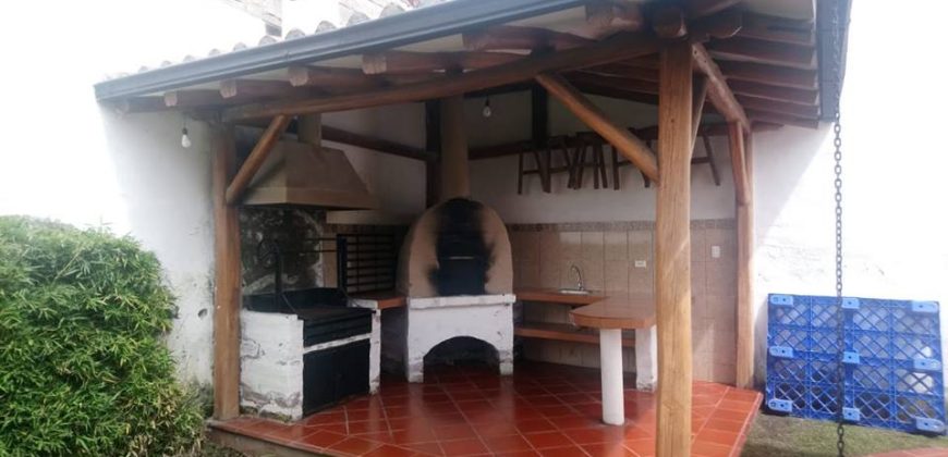 Casa DE VENTA con Acabados de Lujo – Sangolqui