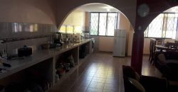 Se vende hermosa casa ubicada entre La ecuatoriana y la Marta Bucaram excelente ubicación