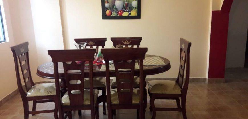 Se vende hermosa casa ubicada entre La ecuatoriana y la Marta Bucaram excelente ubicación