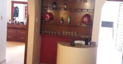 Se vende hermosa casa ubicada entre La ecuatoriana y la Marta Bucaram excelente ubicación
