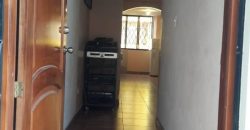 Se vende hermosa casa ubicada entre La ecuatoriana y la Marta Bucaram excelente ubicación