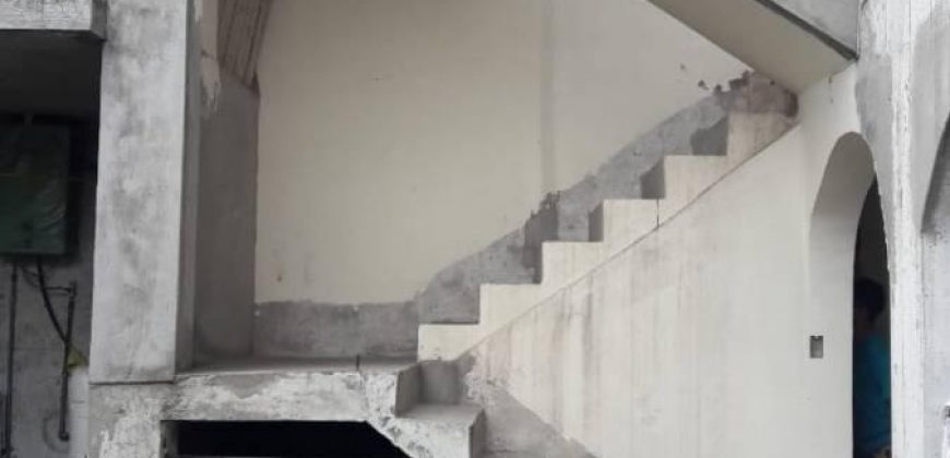 Se vende hermosa casa ubicada entre La ecuatoriana y la Marta Bucaram excelente ubicación